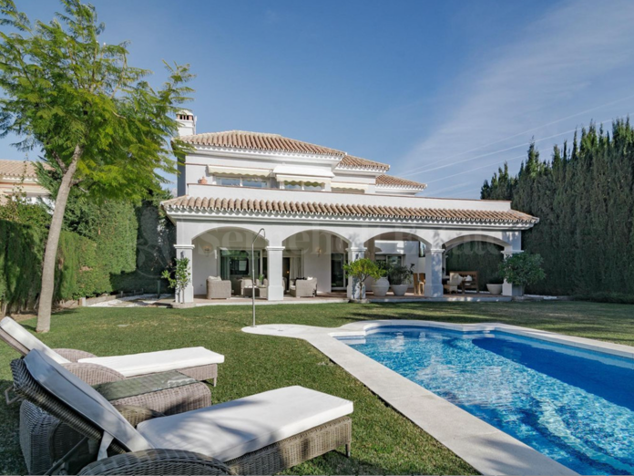 Villa zu verkaufen in Los Naranjos, Nueva Andalucia