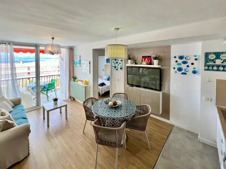 Modern 2-Bedroom Apartment Just Steps from the Beach