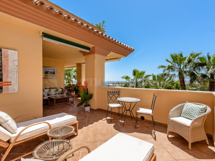 Apartamento con Vistas al Mar y Montaña, Nueva Andalucía