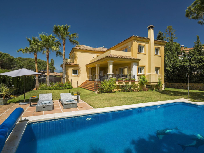 Exquisite Villa Offering Elegance, Privacy and Investment Potential in Elviria