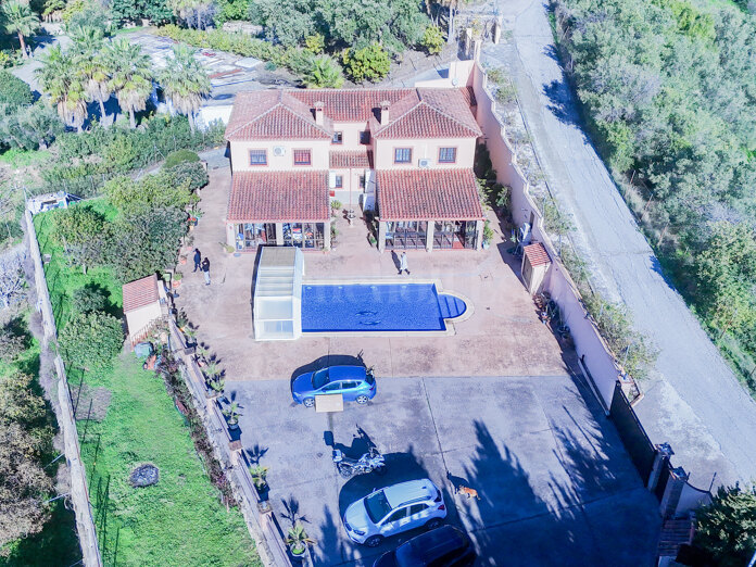 Sea-View Villa with Large Plots & Endless Potential – La Pantoja, Estepona Hills