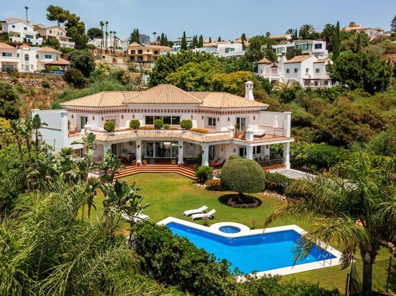 Andalusisk lyxvilla i El Paraiso Alto