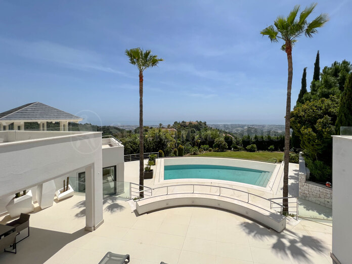 Fantastisk modern villa med fantastisk panoramautsikt över havet i La Zagaleta