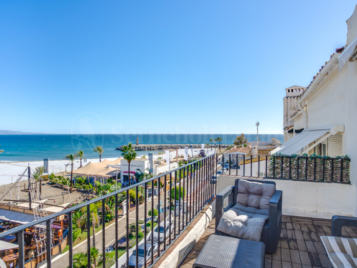 Schönes Penthouse am Strand mit Meerblick und Bergblick, im Herzen von Puerto Banús.