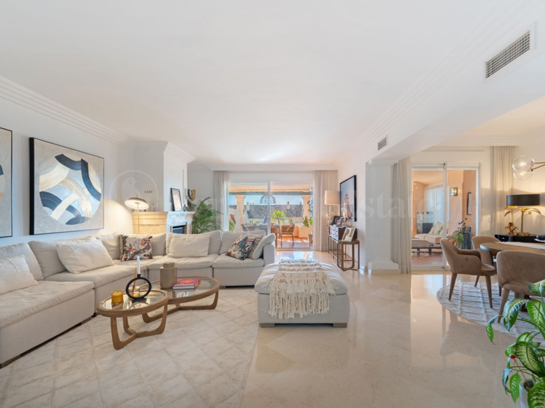 Apartment for sale in Nueva Andalucia, Marbella view