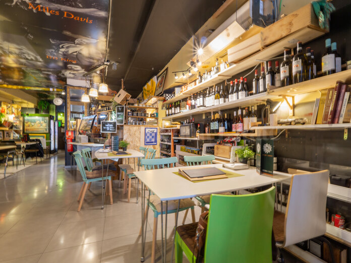 Charming Fully Equipped Restaurant for Sale in Torrevieja, Alicante – Ready to Trade