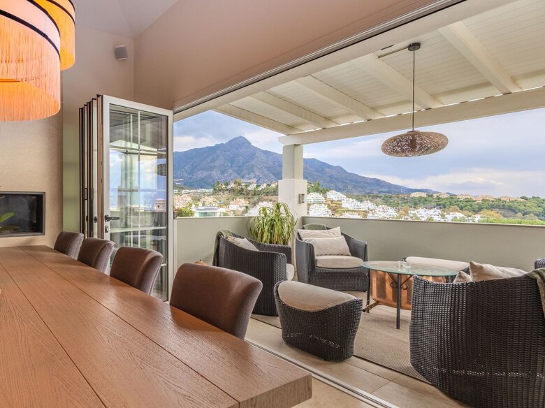 Elegant semi-detached home in Aldea Dorada with panoramic views, terraces, plunge pool, and private garden in La Cerquilla