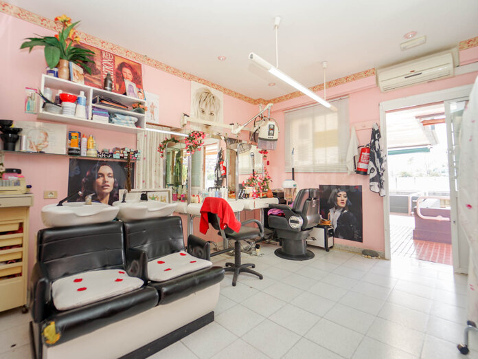 Salón de Belleza Totalmente Equipado y con Licencia – San Agustín