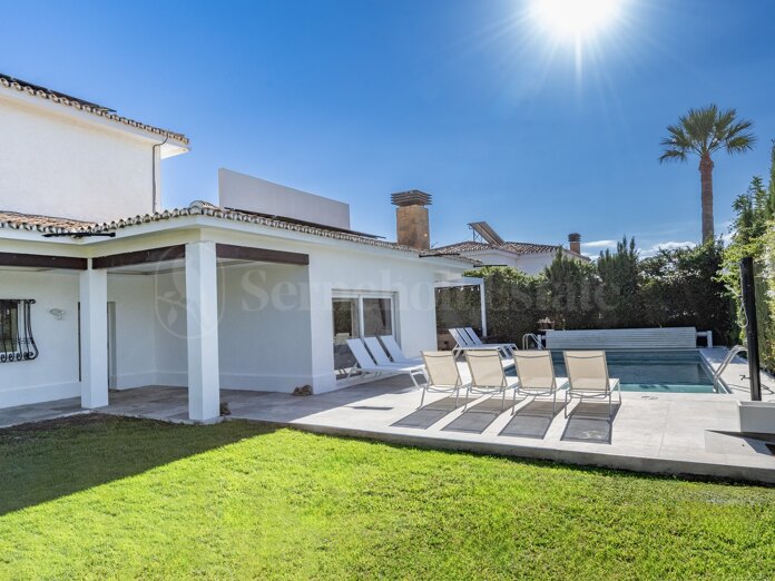 Private 6 bedroom Villa in prime Benalmádena location