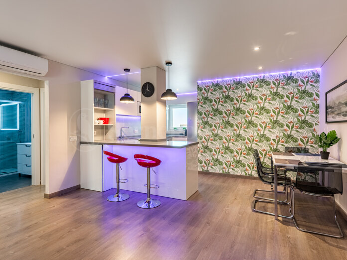 Renovated 2 bedrooms apartment with sea view and tourist licence in a charming Benalmadena Pueblo