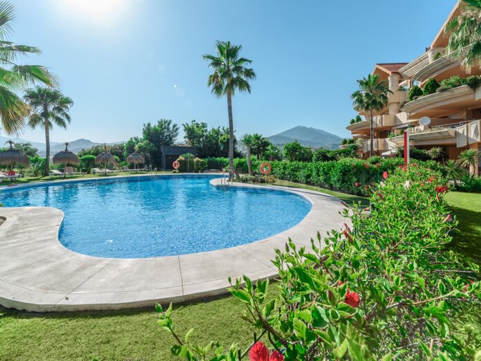 Sofisticada residencia en planta baja en Magna Marbella