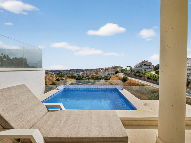 Lägenhet med privat pool i Nueva Andalucia