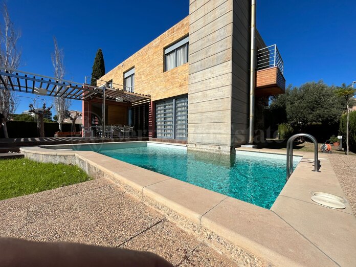 Villa en venta en Dehesa de Campoamor, Orihuela Costa