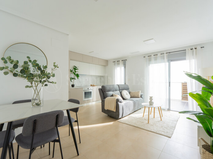 Ático contemporáneo de 3 dormitorios con impresionantes vistas al mar y al puerto deportivo, Torrevieja