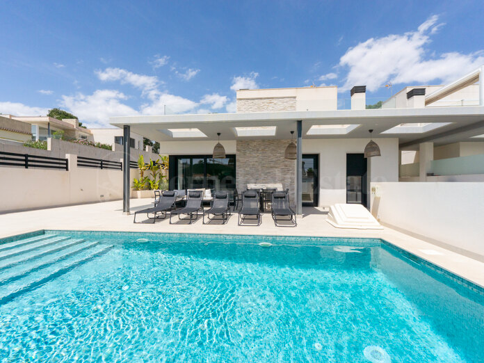 Elegante Villa mit 5 Schlafzimmern und beheiztem Pool in Los Balcones, Torrevieja