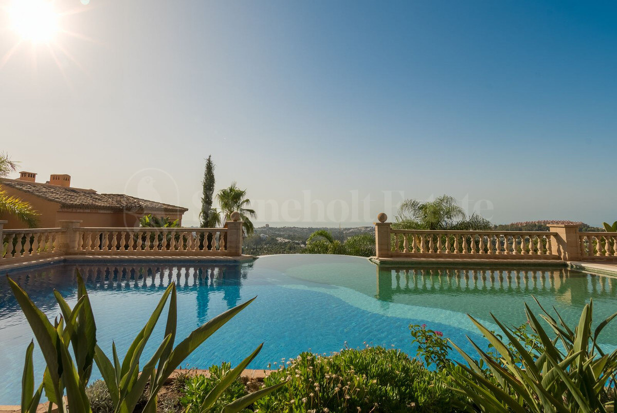 Apartment for sale in Nueva Andalucia, Marbella