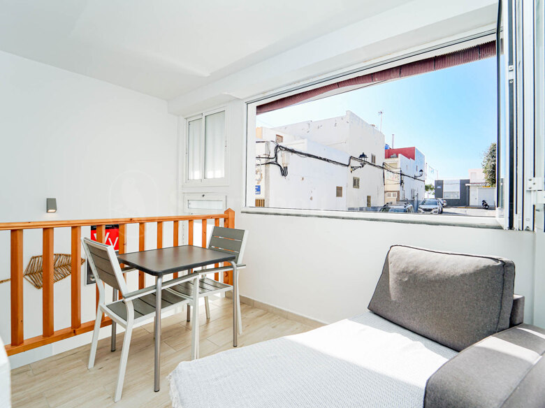 Modern Coastal Apartment Holiday Home with Rental Licence