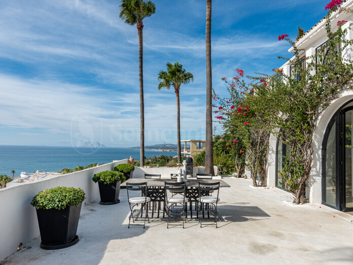 Rymlig villa i Ibiza-stil med panoramautsikt över Medelhavet