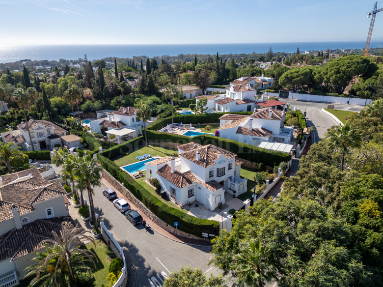 Exclusive Andalusian villa in the heart of Elviria – a home where sunshine, greenery and Mediterranean magic come together.