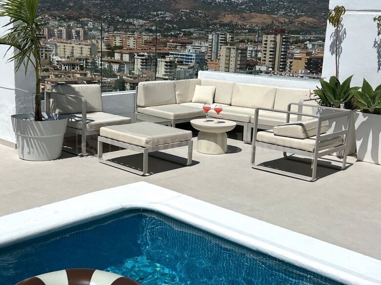Exclusivo Ático Dúplex cerca de la playa con Piscina Privada y Vistas Panorámicas – 182 m²