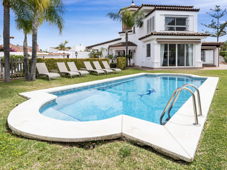 Villa zu verkaufen in Las Chapas, Marbella Ost
