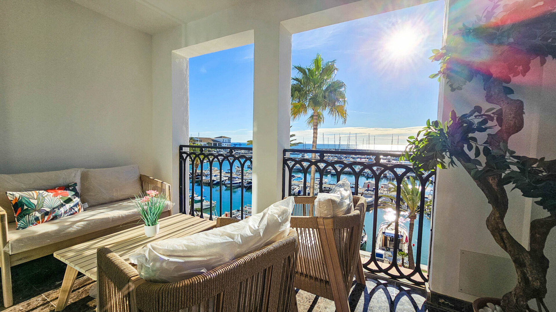 Fully Refurbished Apartment with Marina and Sea Views in Puerto de la Duquesa