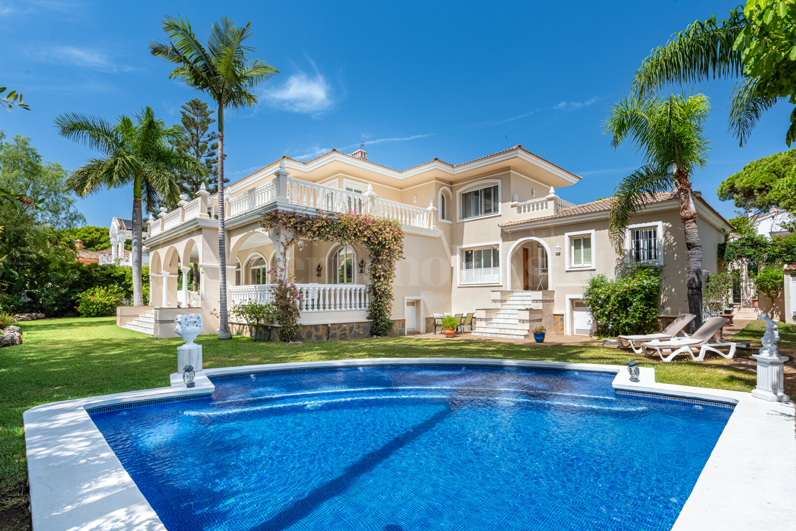 House for sale in Estepona