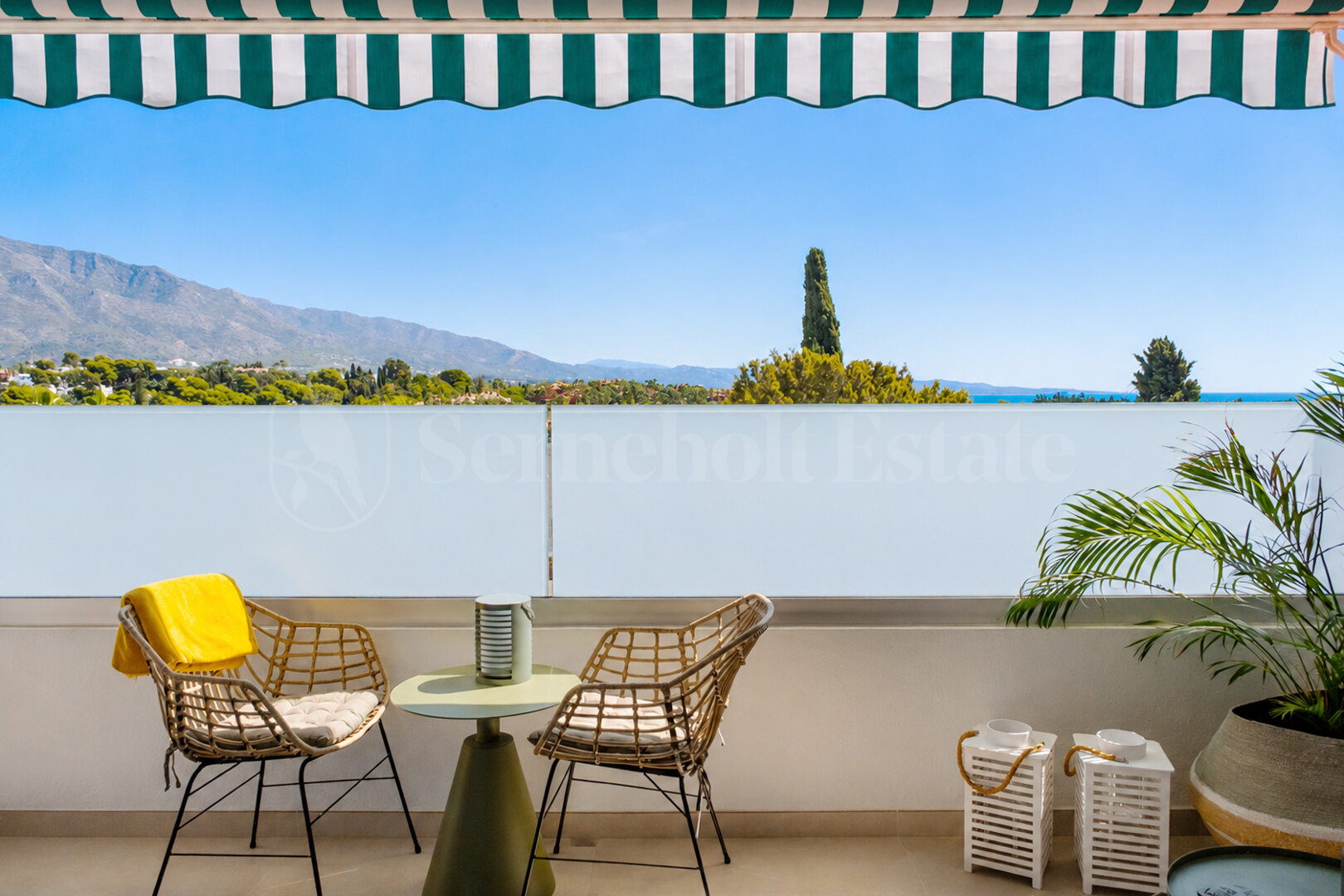 Apartment for sale in Nueva Andalucia, Marbella view