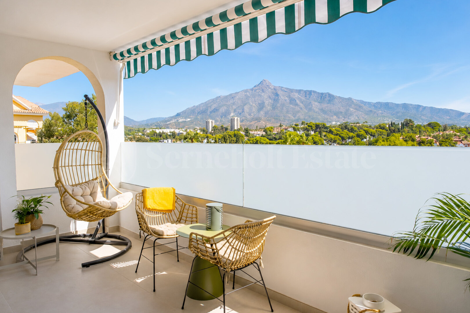 Apartment for sale in Nueva Andalucia, Marbella view