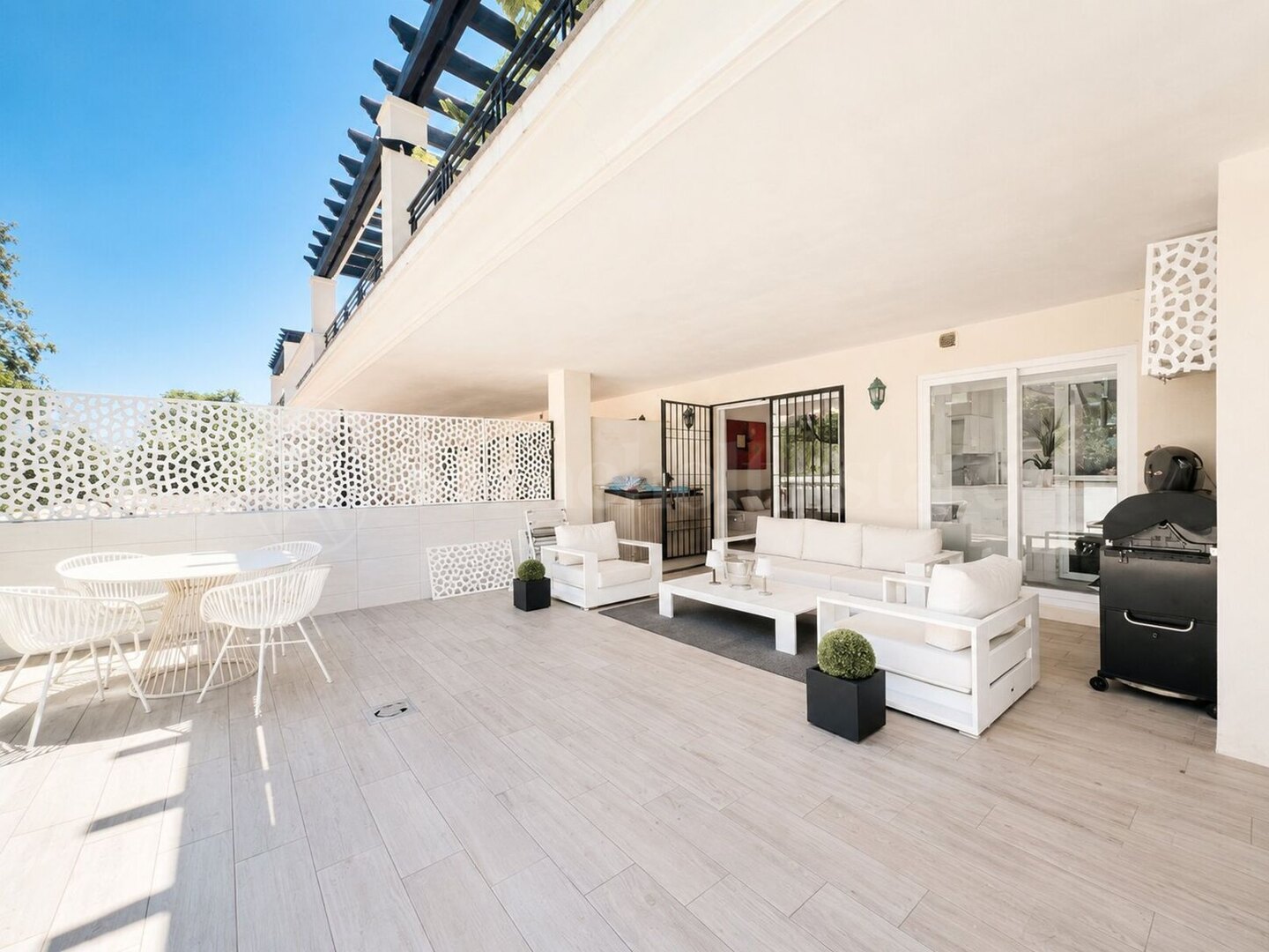 Apartment for sale in Nueva Andalucia, Marbella view