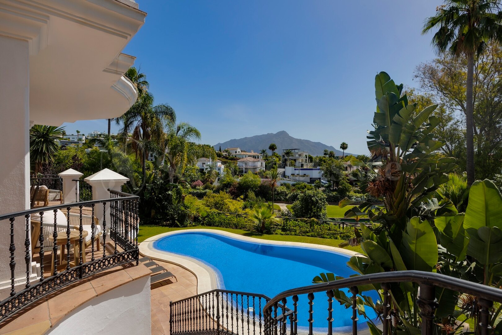 House for sale in El Herrojo, Benahavís view