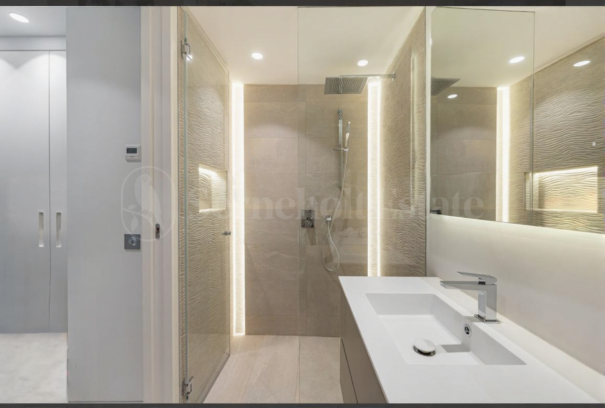 Apartment for sale in Marbella Golden Mile, Marbella view
