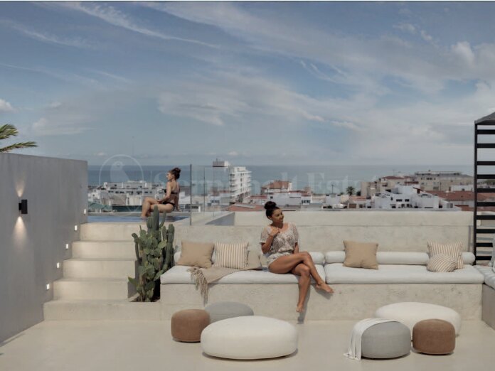 Premium New Penthouse with Terrace and Rooftop Pool Access in Torrevieja