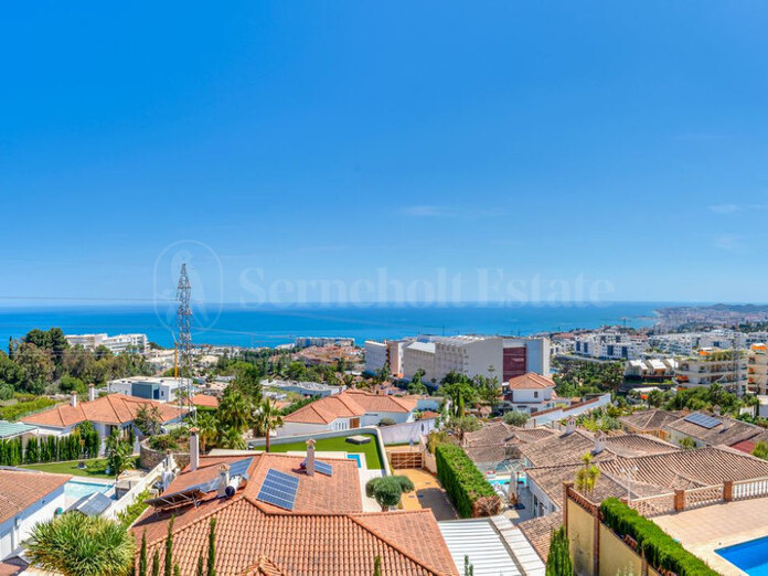 Komplett renoviertes Penthouse im Reserva del Higuerón Bereich befindet sich auf halbem Weg zwischen Fuengirola und Benalmádena