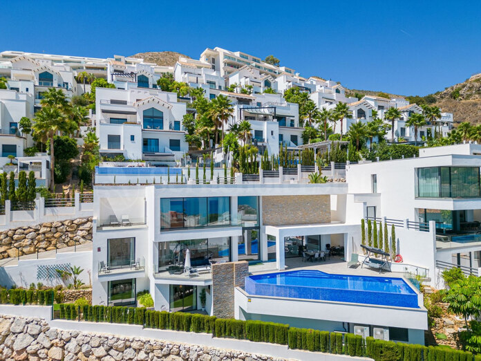 Samtida lyx Villa med spektakulära havsutsikt i Benalmádena Costa