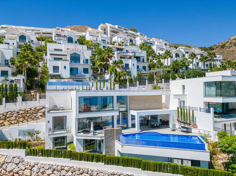 Contemporary Luxury Villa with Spectacular Sea Views in Benalmádena Costa