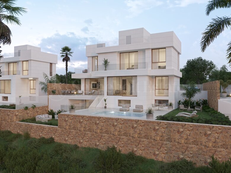 Spacious 5-Bedroom Villa with Solarium and Golf Views