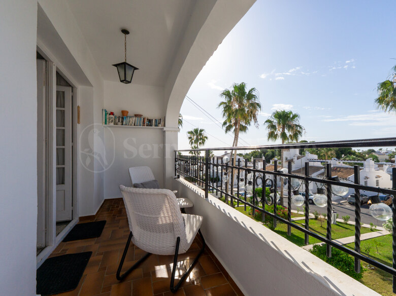 Wunderschön präsentiertes Dachgeschossapartment mit Meerblick, Solarium und Außenbereichen in Villamartin