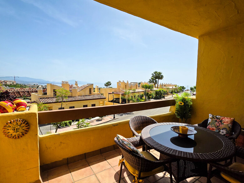 Middle Floor Apartment with Panoramic Views in Altos de Princesa Kristina