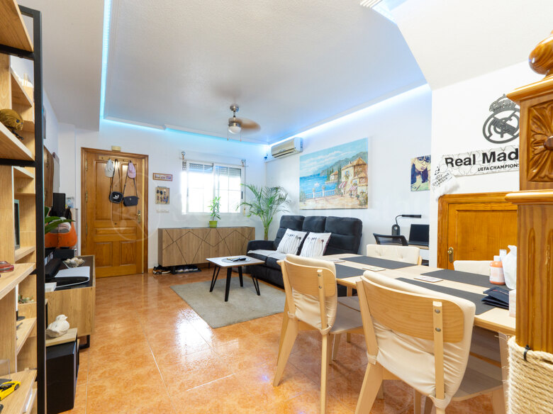 Sunny townhouse with solarium, pool and salt lake views in Torrevieja