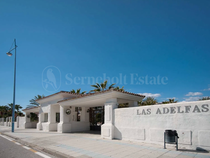 Ground Floor Apartment For Sale in Las Adelfas