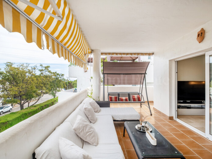 Elegant Apartment with Mountain & Sea Views in Nagüeles