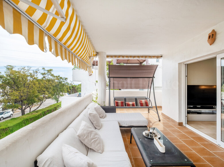 Elegant Apartment with Mountain & Sea Views in Nagüeles