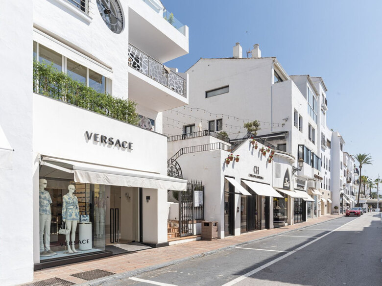 Renovation Opportunity in Prime Puerto Banús Location