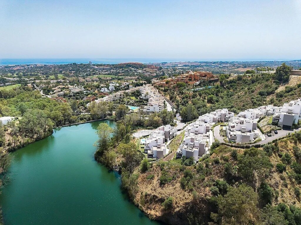 Apartment for sale in Nueva Andalucia, Marbella view