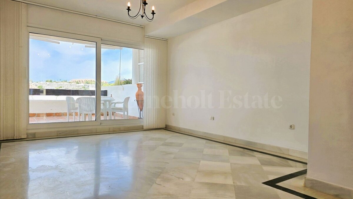 Apartment for sale in Nueva Andalucia, Marbella view