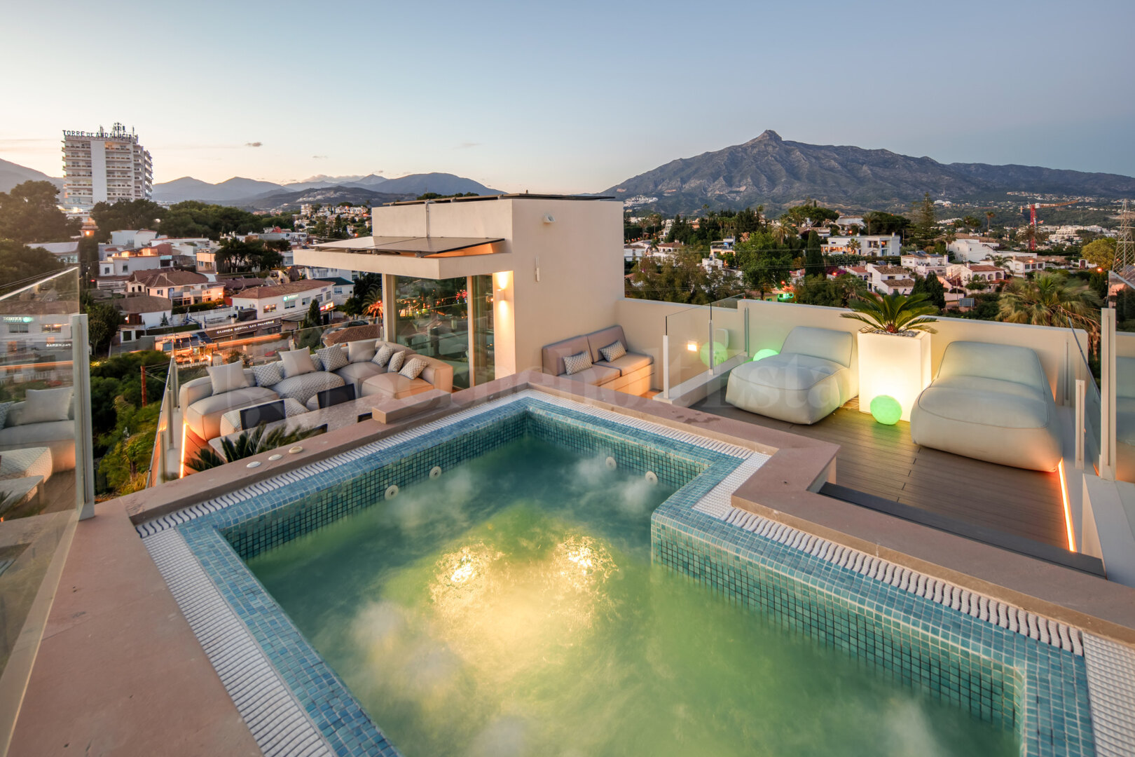 House for sale in Nueva Andalucia, Marbella view