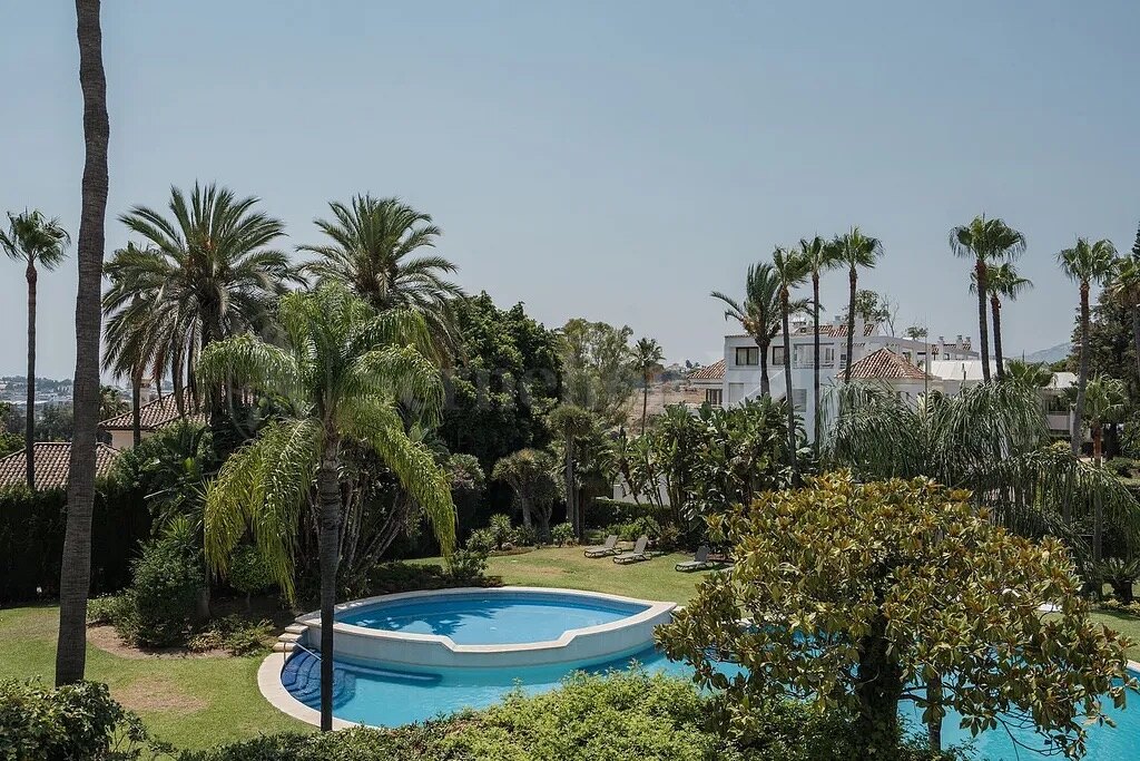 Apartment for sale in Nueva Andalucia, Marbella