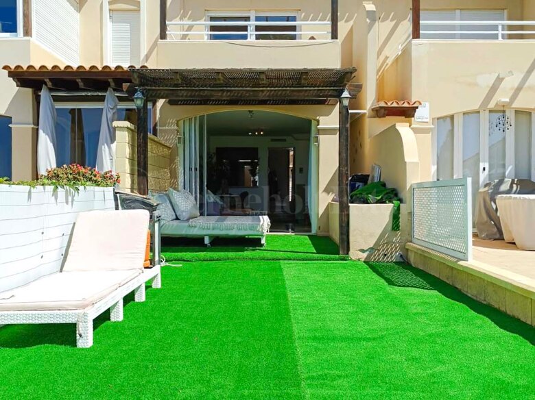 Townhouse with seaviews next to golf resort