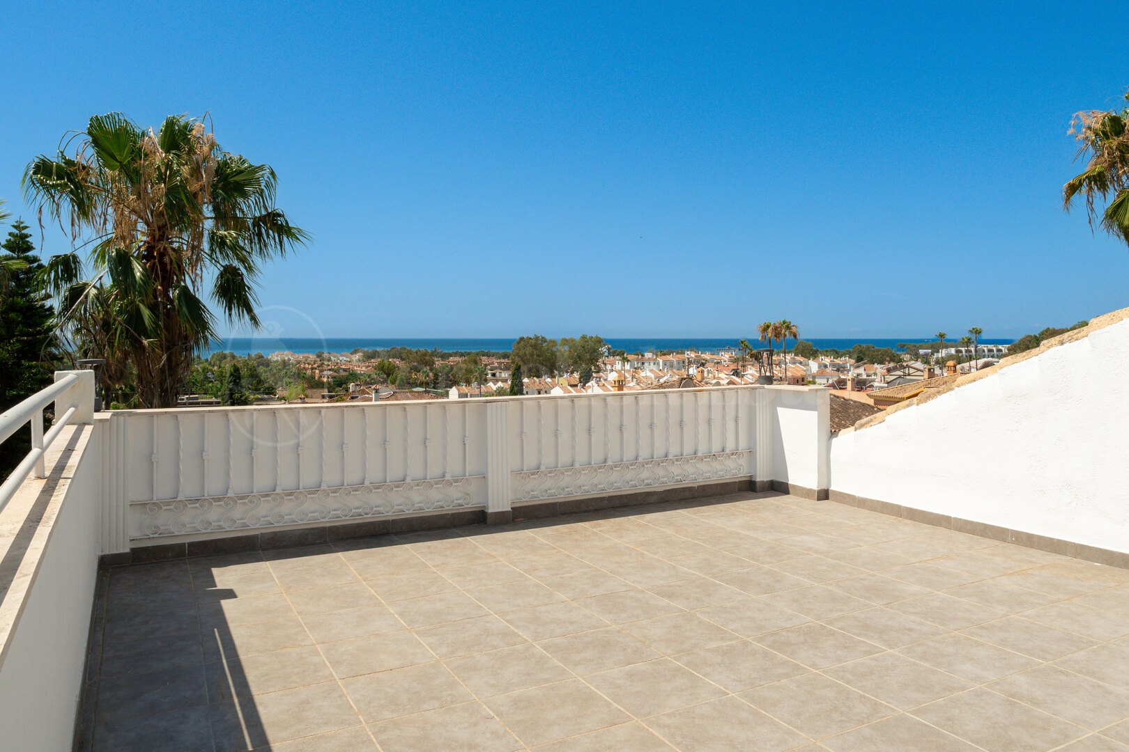 Apartment for sale in Estepona East, Estepona